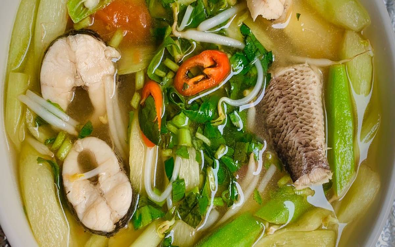 Hướng dẫn cách làm canh chua cá lóc đơn giản cho bữa cơm gia đình