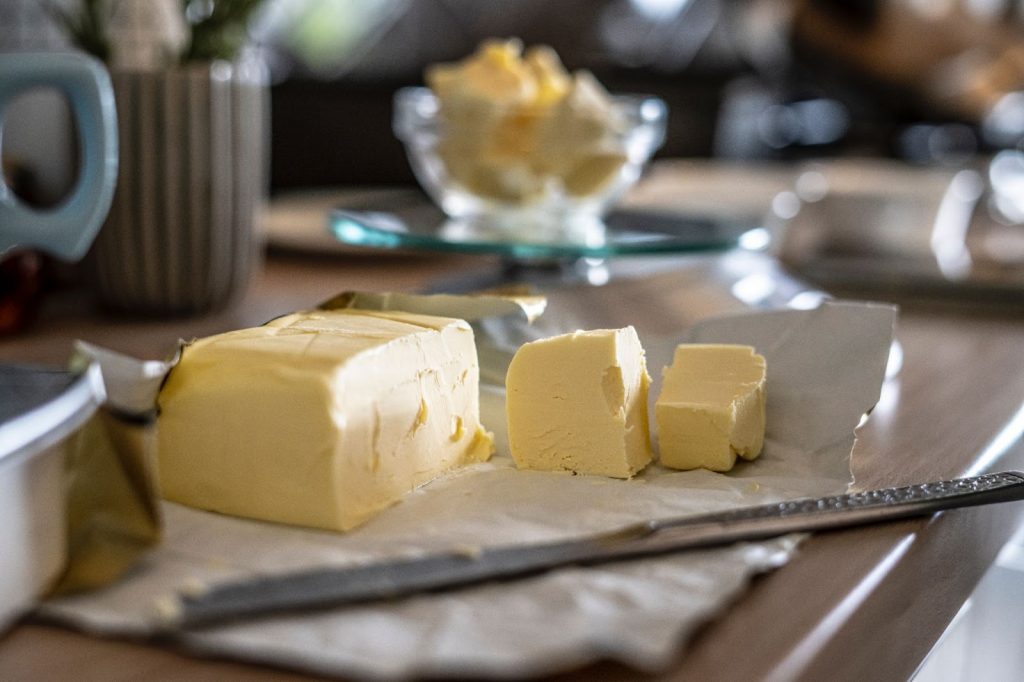 Nên bảo quản bơ trong tủ lạnh tại nhiệt độ tầm -18 độ C để tránh việc bơ bị hư hỏng