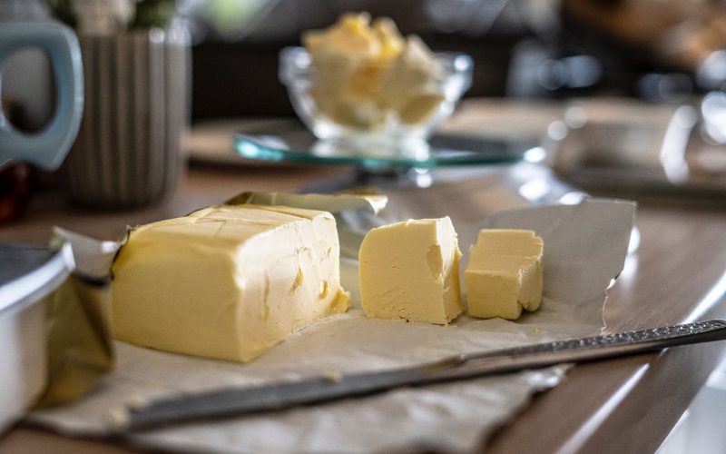 Nên bảo quản bơ trong tủ lạnh tại nhiệt độ tầm -18 độ C để tránh việc bơ bị hư hỏng